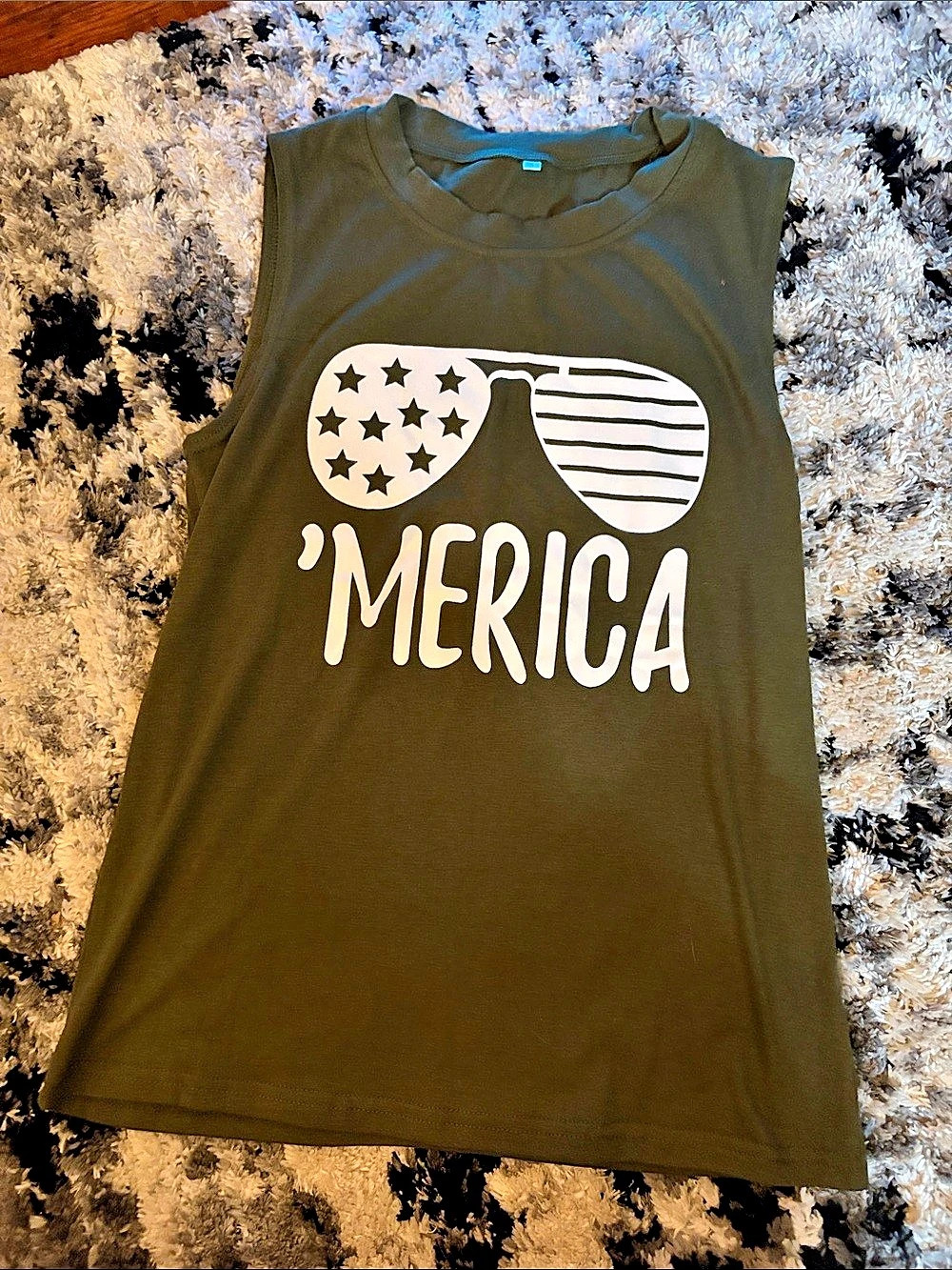 Women's America Graphic Tank Top in Green & White Small Like New
